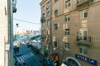 Апартаменты Апартаменты на Бесарабке Киев Апартаменты с 2 спальнями и балконом - ул. Софиевская, 1-10